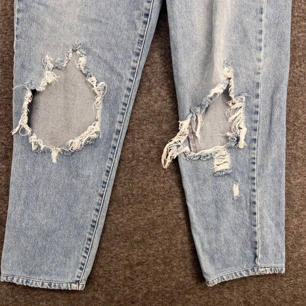 Forever 21 Premium Women Distressed High‎ Rise Mom Jeans Light Wash Size 26